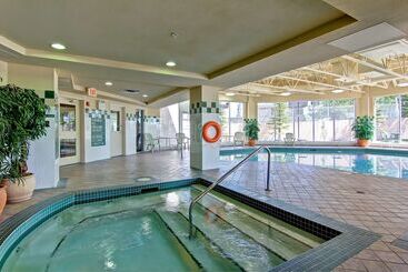 هتل Hilton Garden Inn Calgary Airport