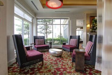 هتل Hilton Garden Inn Calgary Airport