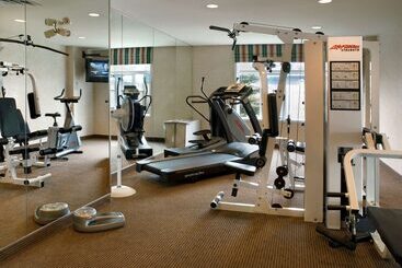 هتل Hilton Garden Inn Calgary Airport