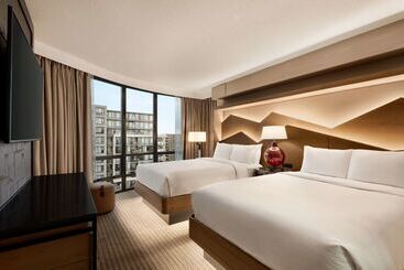 هتل Hilton Vancouver Airport