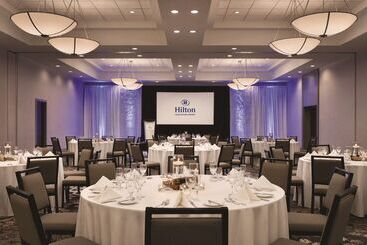 هتل Hilton Vancouver Airport