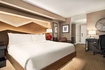 هتل Hilton Vancouver Airport