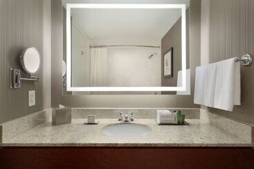 هتل Hilton Vancouver Airport