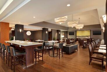 هتل Hilton Vancouver Airport