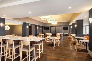هتل Hilton Vancouver Airport