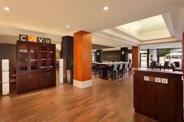 هتل Hilton Vancouver Airport