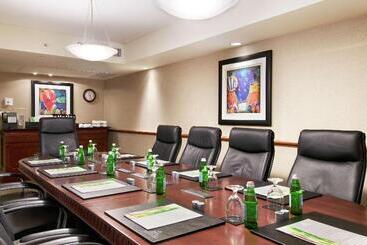 هتل Hilton Vancouver Airport