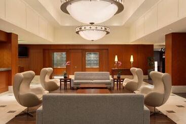 هتل Hilton Vancouver Airport