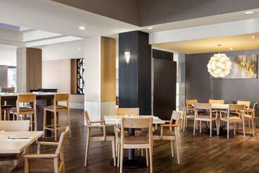 هتل Hilton Vancouver Airport