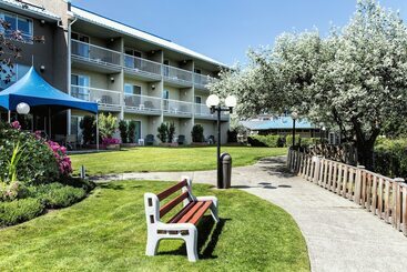 هتل Inn On Long Lake