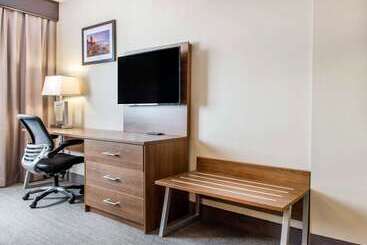 Quality Hotel Dorval Aeroport