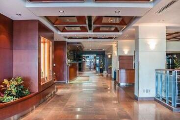 Quality Hotel Dorval Aeroport