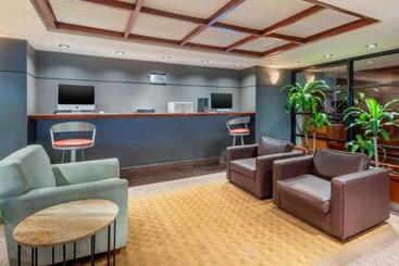 Quality Hotel Dorval Aeroport