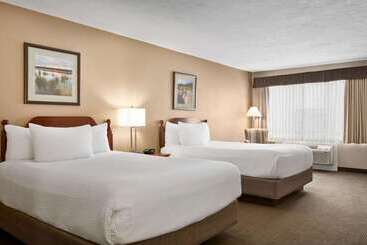 هتل Days Inn & Suites By Wyndham Moncton