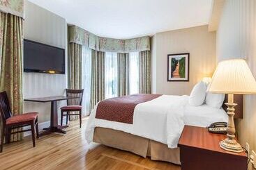 هتل Quality Inn & Suites Downtown