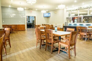 هتل Quality Inn & Suites Downtown