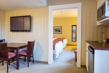 هتل Quality Inn & Suites Downtown