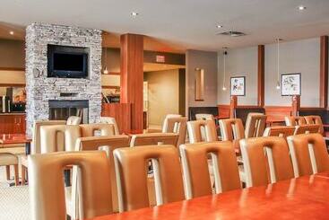 هتل Quality Inn & Suites