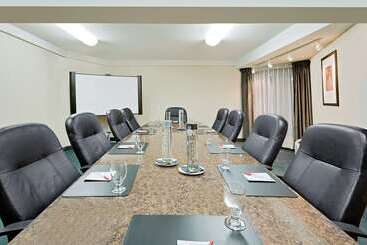 هتل Ramada By Wyndham Kamloops