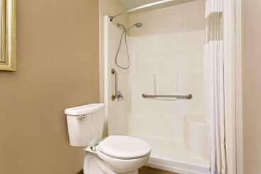 هتل Ramada By Wyndham Kamloops