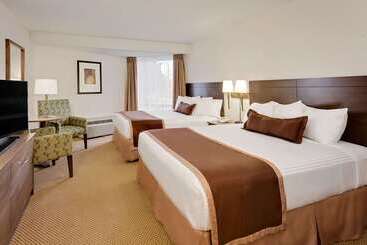 هتل Ramada By Wyndham Kamloops
