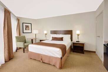 هتل Ramada By Wyndham Kamloops