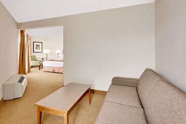 هتل Ramada By Wyndham Kamloops