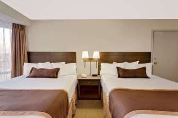 هتل Ramada By Wyndham Kamloops