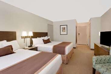 هتل Ramada By Wyndham Kamloops