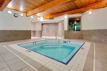 هتل Ramada By Wyndham Kamloops