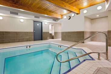 هتل Ramada By Wyndham Kamloops