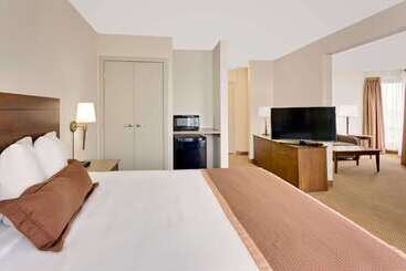 هتل Ramada By Wyndham Kamloops