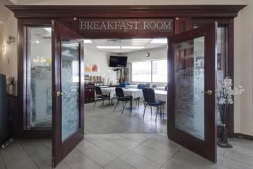 هتل Ramada By Wyndham Nisku Edmonton Airport