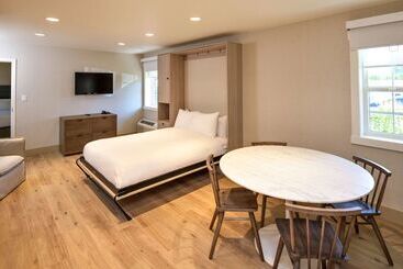 هتل Balcomo, A Ramada By Wyndham