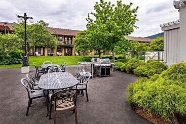 هتل Balcomo, A Ramada By Wyndham