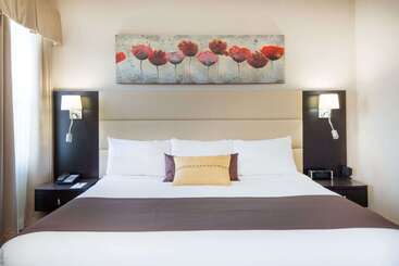 هتل Ramada By Wyndham St. John's