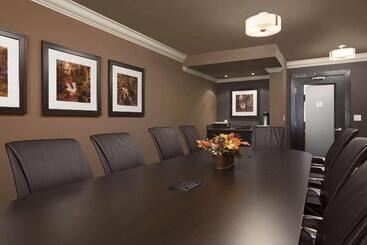 هتل Ramada By Wyndham Surrey/langley