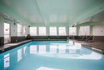 هتل Ramada By Wyndham Surrey/langley