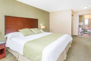 هتل Ramada By Wyndham Williams Lake
