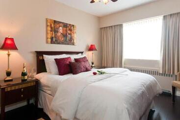 ホテル Rosellen Suites At Stanley Park