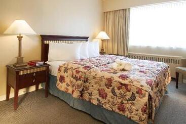 ホテル Rosellen Suites At Stanley Park