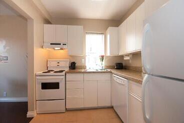 ホテル Rosellen Suites At Stanley Park