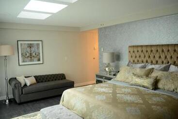 ホテル Rosellen Suites At Stanley Park