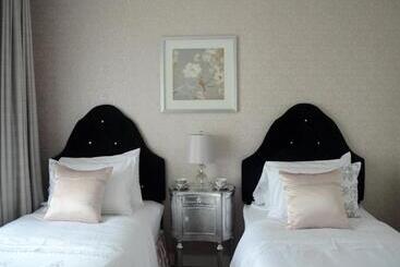 ホテル Rosellen Suites At Stanley Park