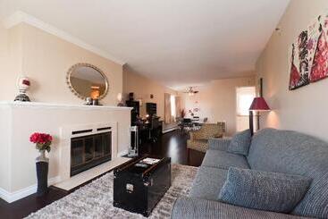 ホテル Rosellen Suites At Stanley Park