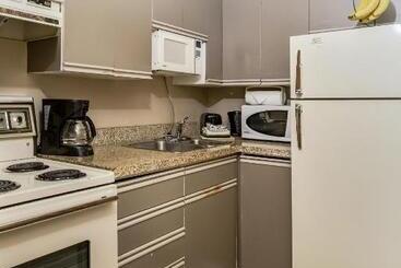ホテル Rosellen Suites At Stanley Park