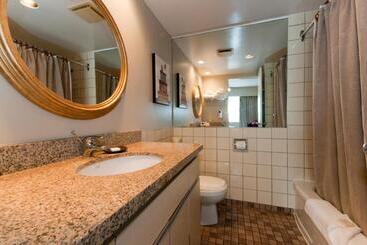 ホテル Rosellen Suites At Stanley Park
