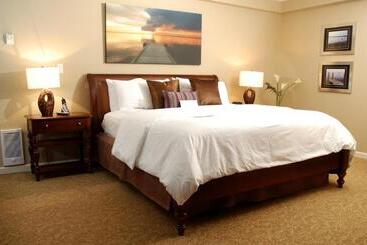 ホテル Rosellen Suites At Stanley Park