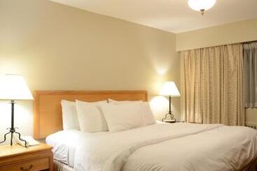 ホテル Rosellen Suites At Stanley Park