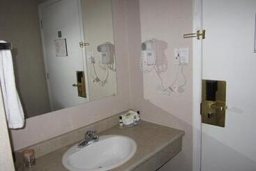 هتل Sandman Inn Kamloops
